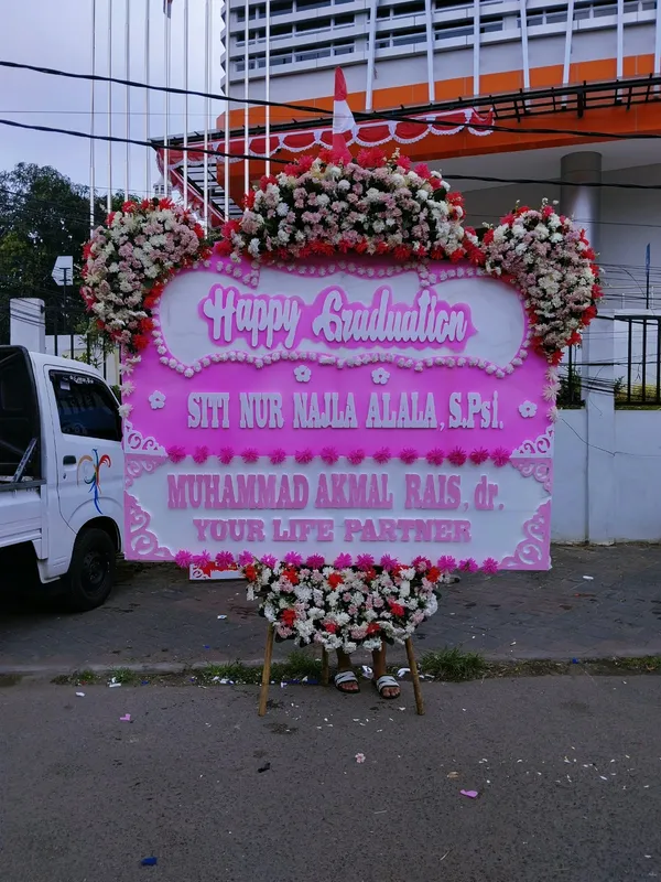 Bunga Papan Happy Graduation Deluxe